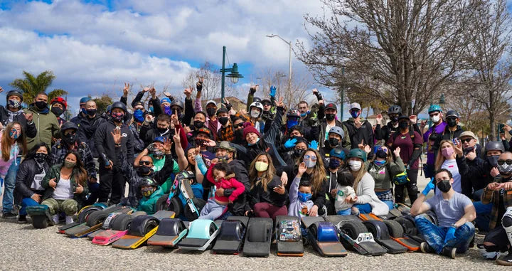 Float Addicts and Meals on Onewheels volunteers gathered with their boards